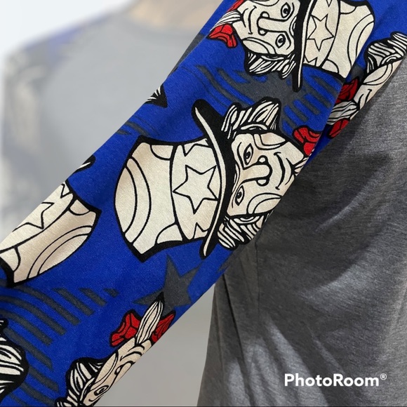 🌺 3/$15 NEW Lularoe Patriotic Randy Tee - Picture 3 of 5